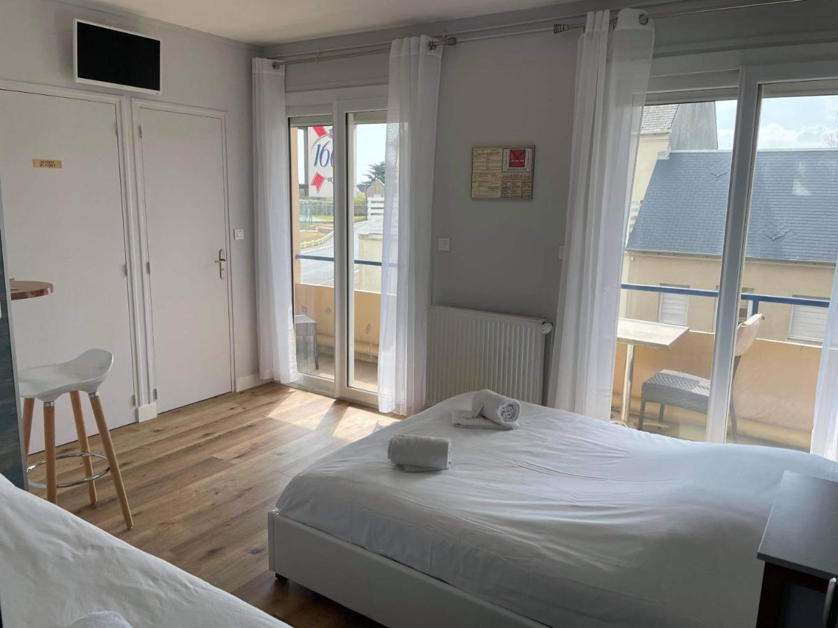 Hotel De La Plage Quineville Bagian luar foto